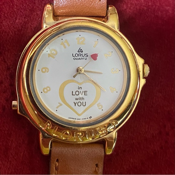 Vintage Musical Lorus Disney Watch Plays Beatles Song 'I Want To Hold Your Hand - Picture 1 of 17